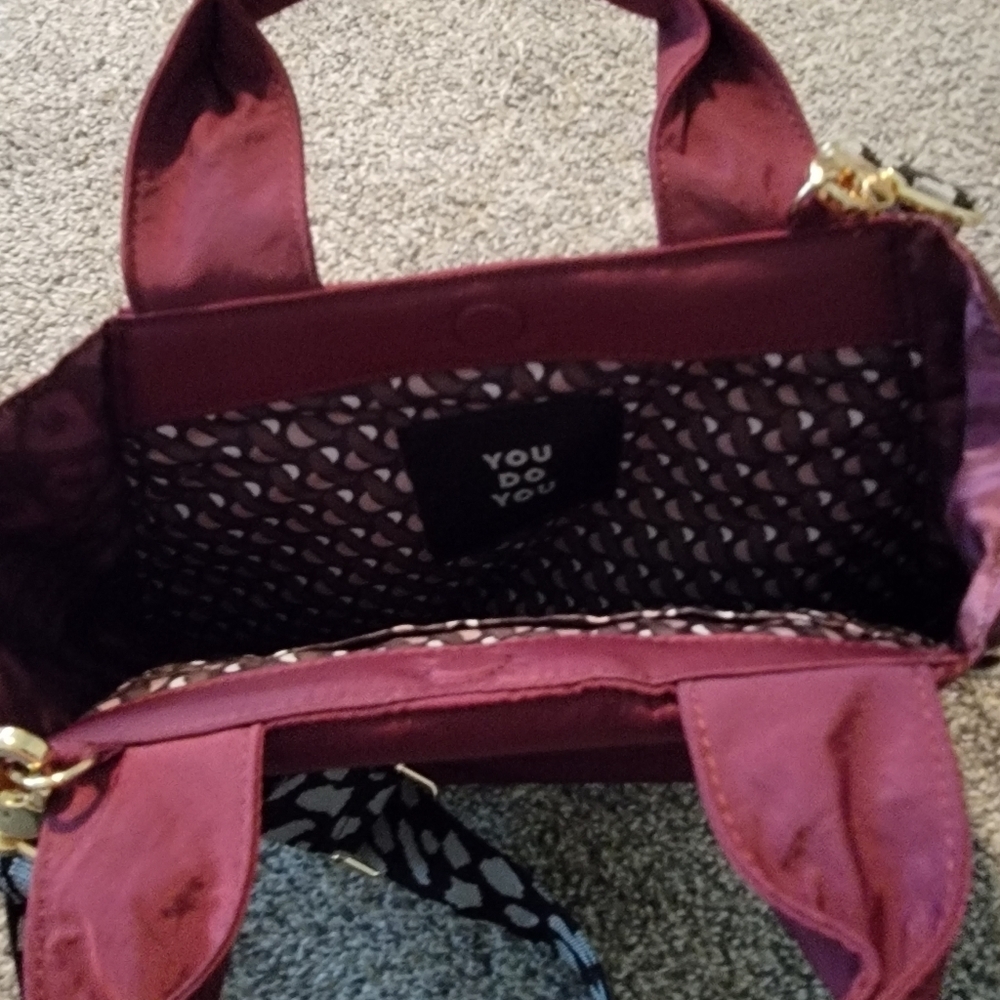 NWT Stella & Dot Oxblood Zip it Crossbody & Stella Animal Print Adjustable Strap - Picture 3 of 3
